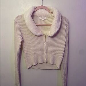NO COMMENT WHITE FAUX FUR COLLAR BUTTON UP